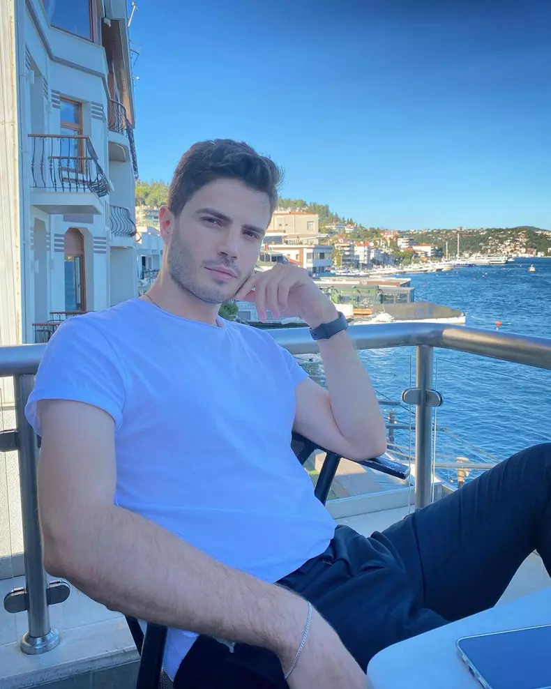 Cine este Furkan Okumuş, Ege din serialul „Dragoste și speranță” de la Kanal D2