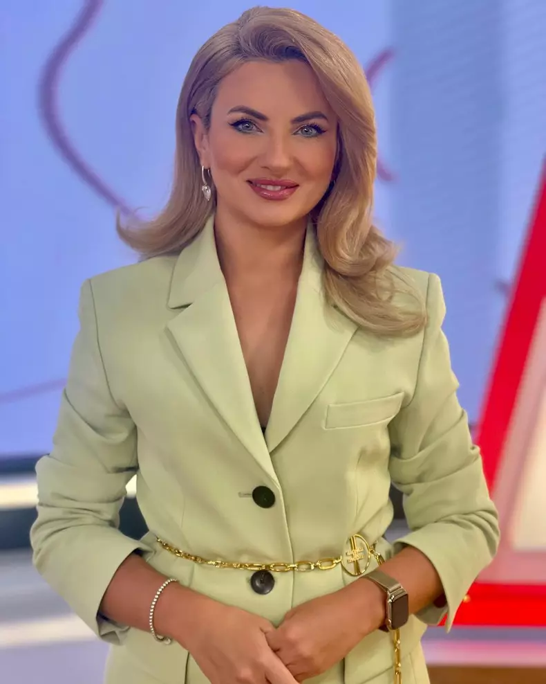 Loredana Iordache, de la pupitrul știrilor în vârf de munte