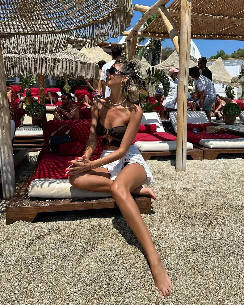 ramona-olaru-s-a-pozat-topless.-ce-imagini-de-senzatie-a-publicat-din-vacanta-in-grecia-6
