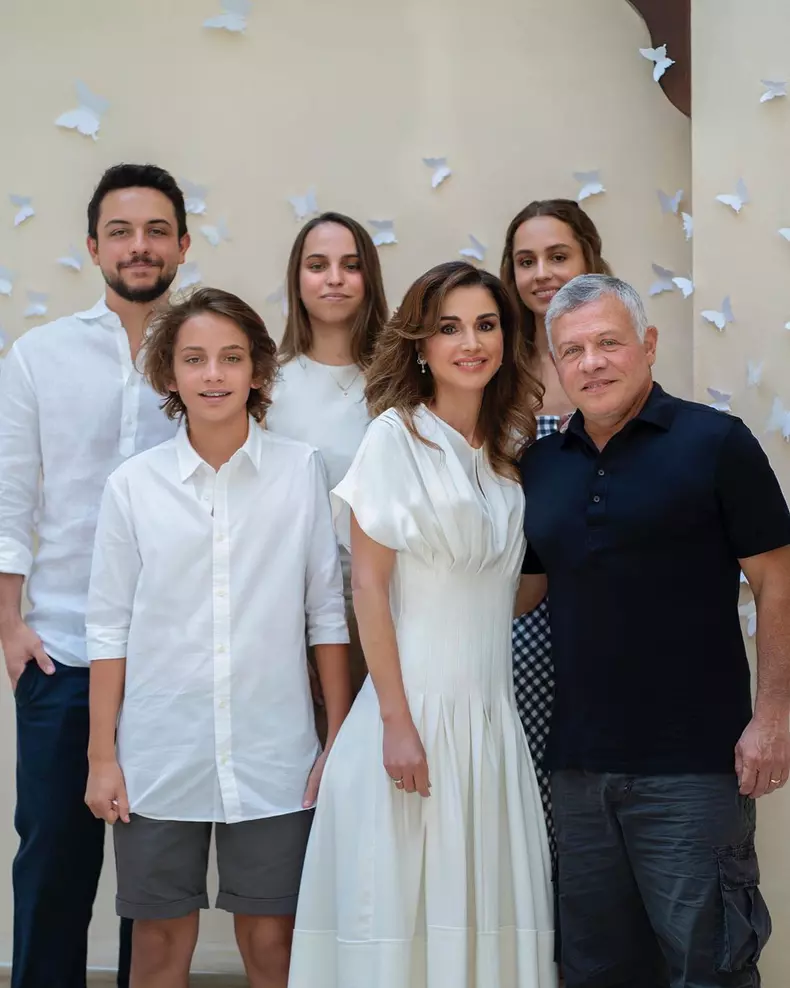 Regina Rania a Iordaniei, soțul ei și copiii lor