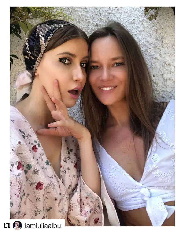 Iulia Albu și sora ei Karin Vochița