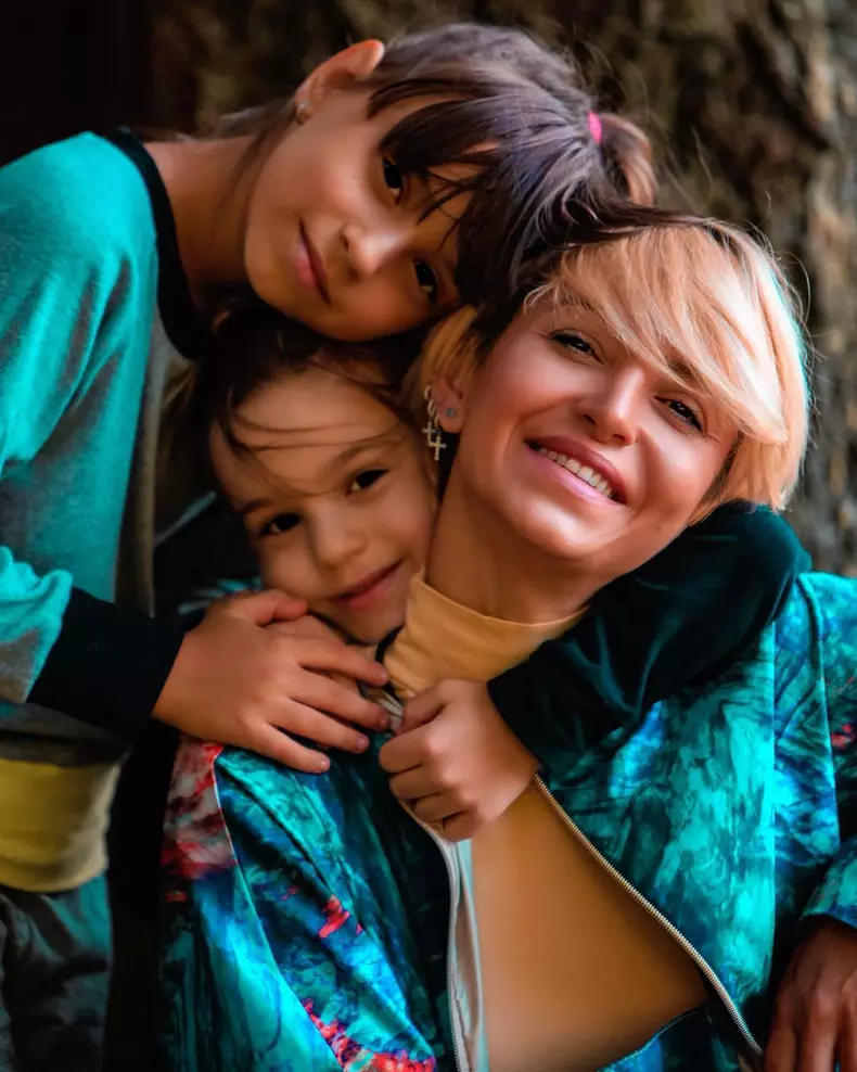 Giulia Anghelescu și copiii ei