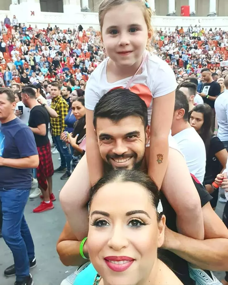 Oana Roman, Marius Elisei și fiica lor Isabela
