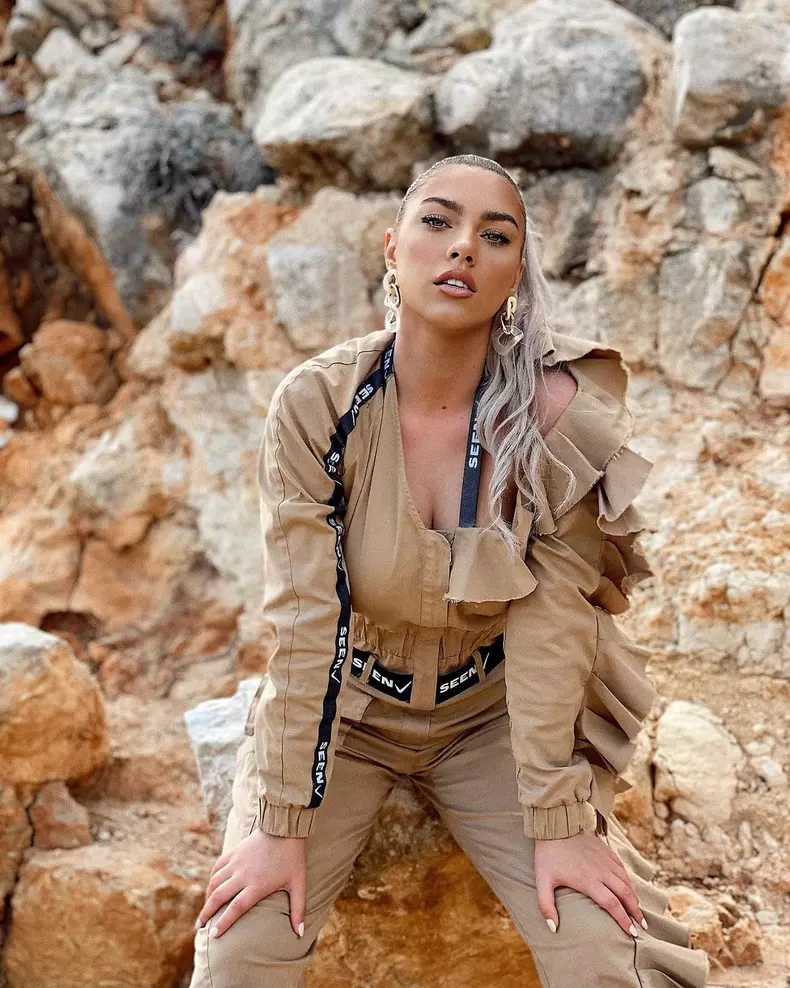 Jo Ioana Anuța