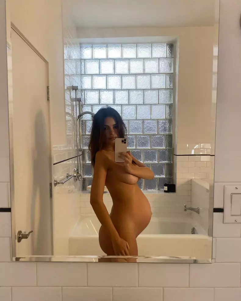 Emily Ratajkowski