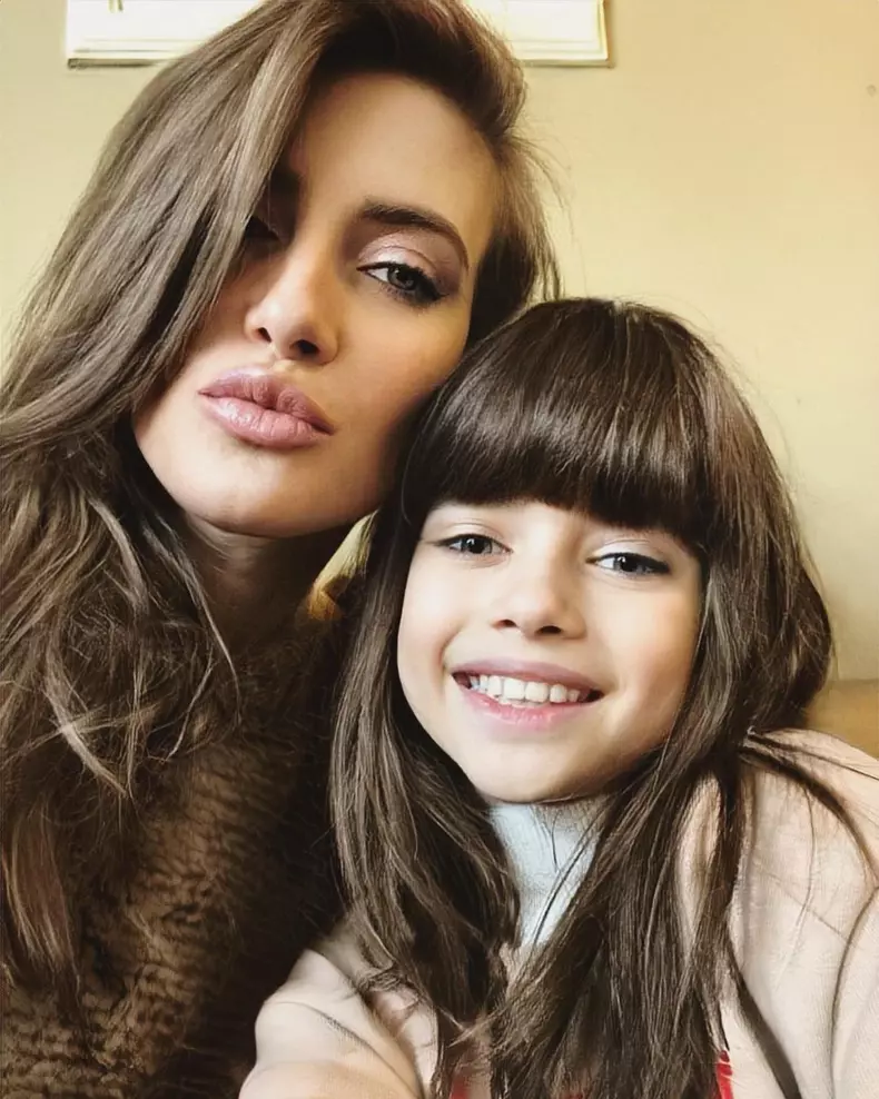 Iulia Albu și fiica ei Mikaela