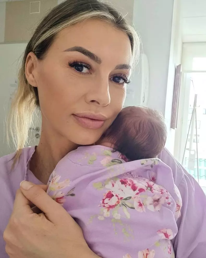 Claudia Neghină și fiica ei, Sofia