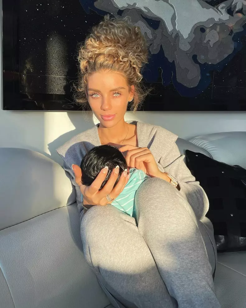 Jena Frumes și fiul ei