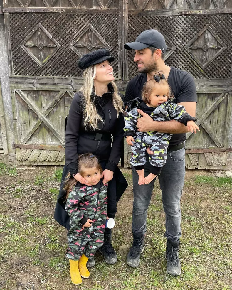 Laura Cosoi, Cosmin Curticăpean și fiicele lor