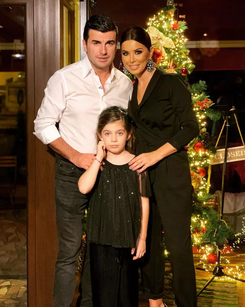 Simona Pătruleasa, soțul ei, Sabin Ivanof, și fiica lor, Ingrid