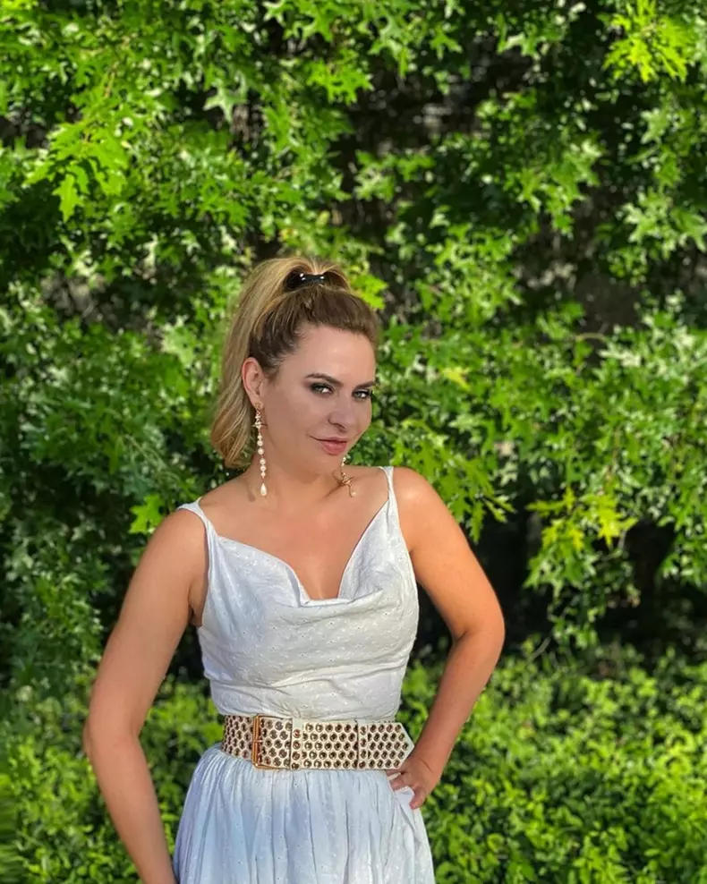 Adina Buzatu