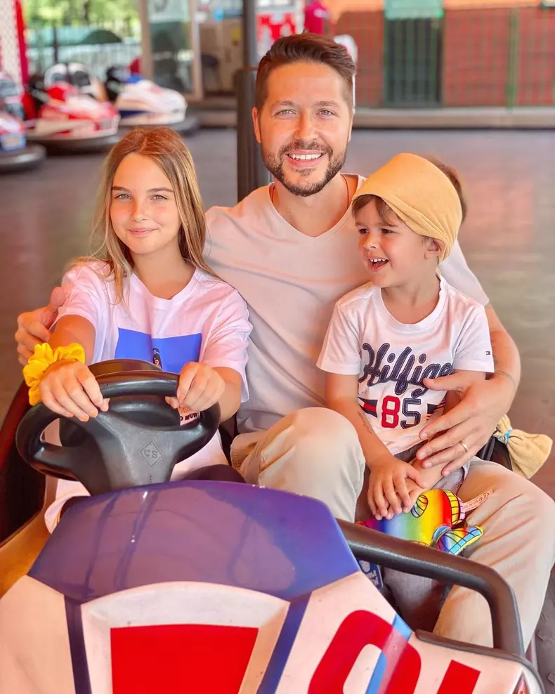 Jorge și copiii lui, Karina și David