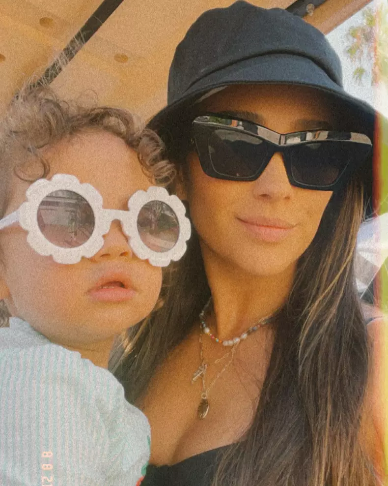 Shay Mitchell copil