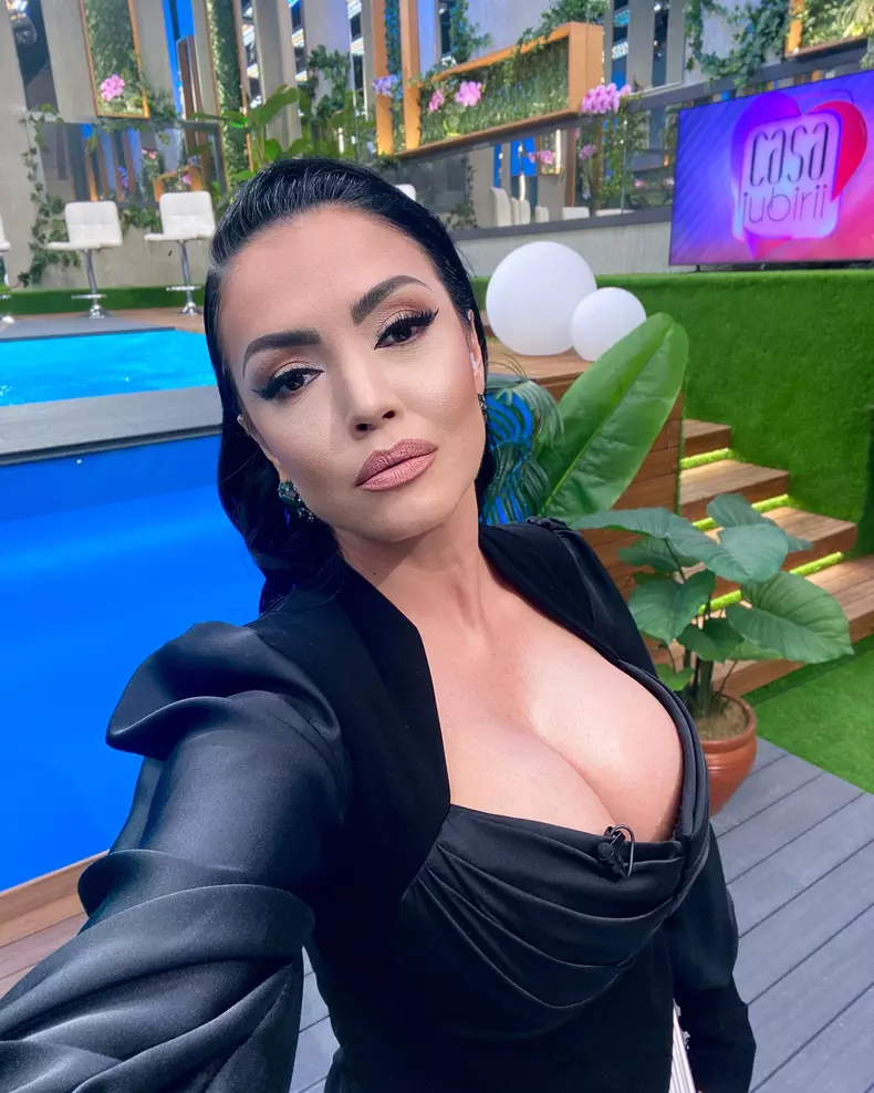 Andreea Mantea decolteu Casa Iubirii