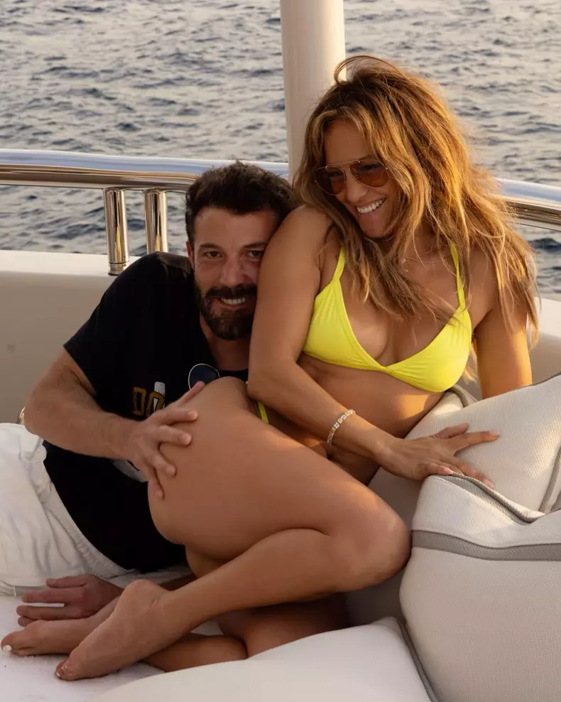 jennifer-lopez-si-ben-affleck-ziua-indragostitilor-4