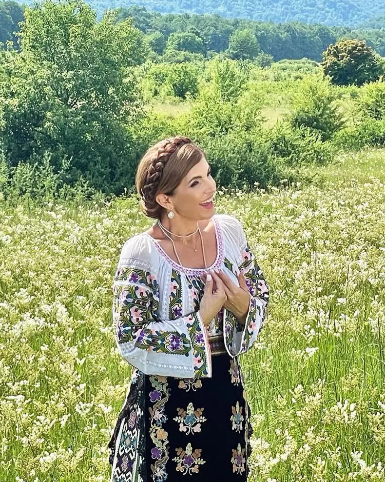 Mariana Ionescu Căpitănescu a pierdut o sarcină în timp ce se afla pe scenă, iar medicii nu i-au dat șanse nici la următoarea naștere. "Mi-a spus să sacrific fătul pentru a mă salva pe mine"