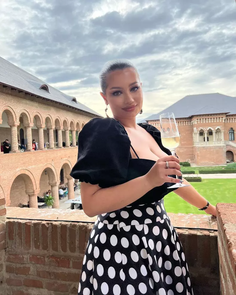 maria speranta fiica actritei adriana trandafir a implinit 23 de ani (3)