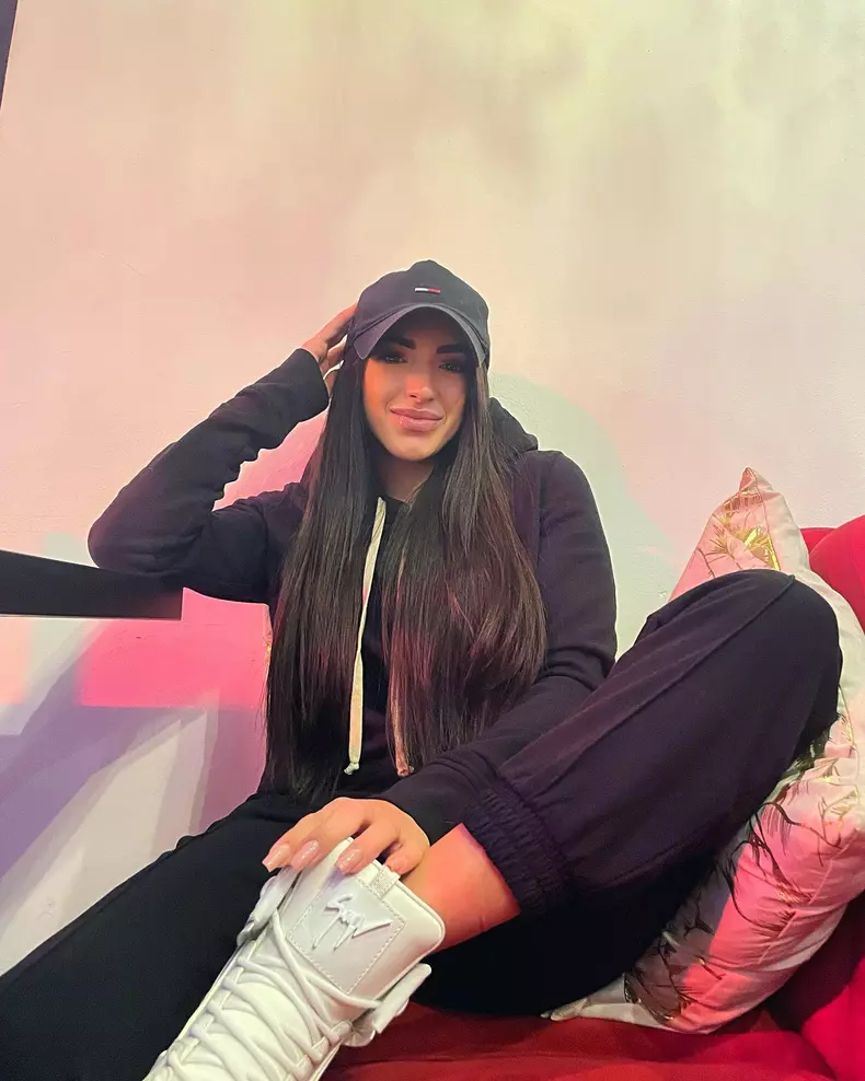 larisa iordache 44