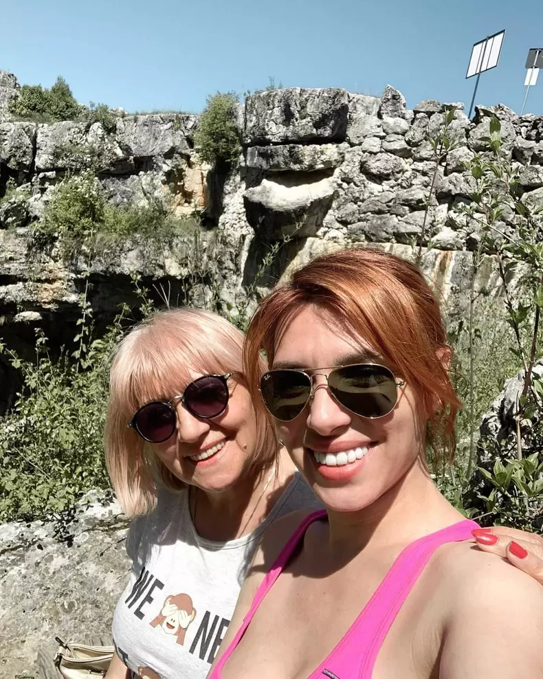 Sorana Darclee și mama ei. Sursă foto: Facebook