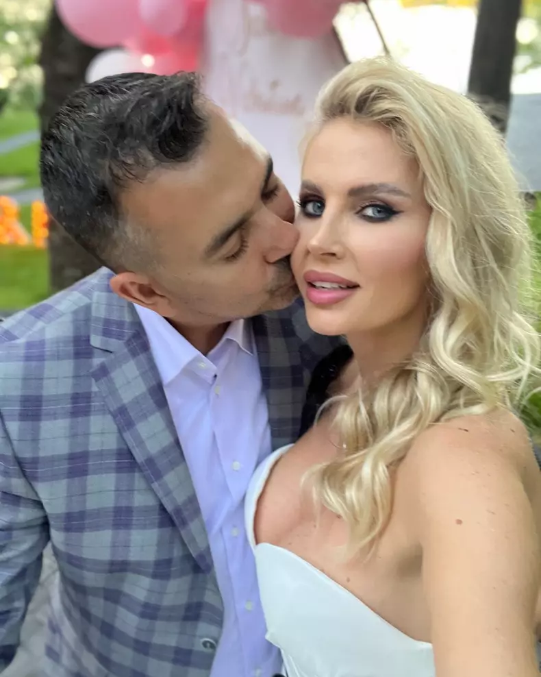 andreea banica si sotul au plecat in vacanta