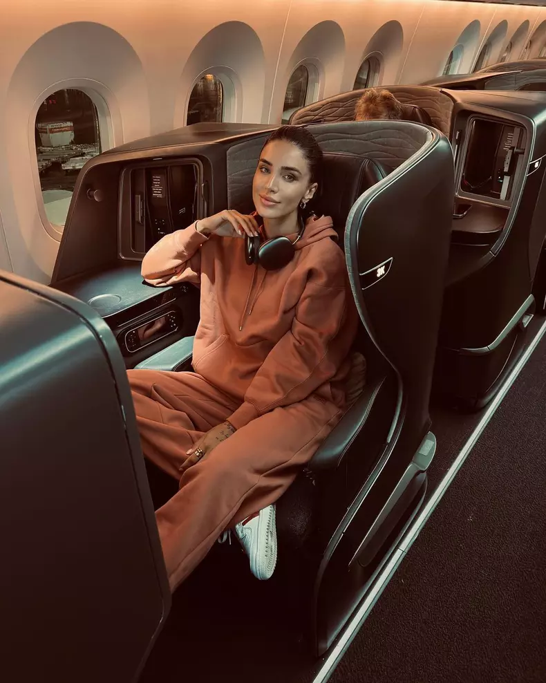 adelina pestritu in avion