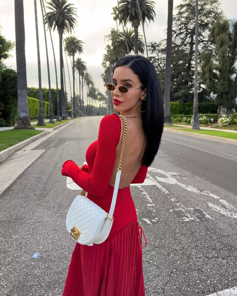 adelina pestritu in rochie