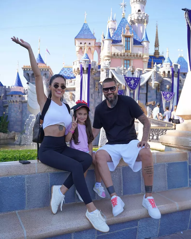 adelina pestritu si familia
