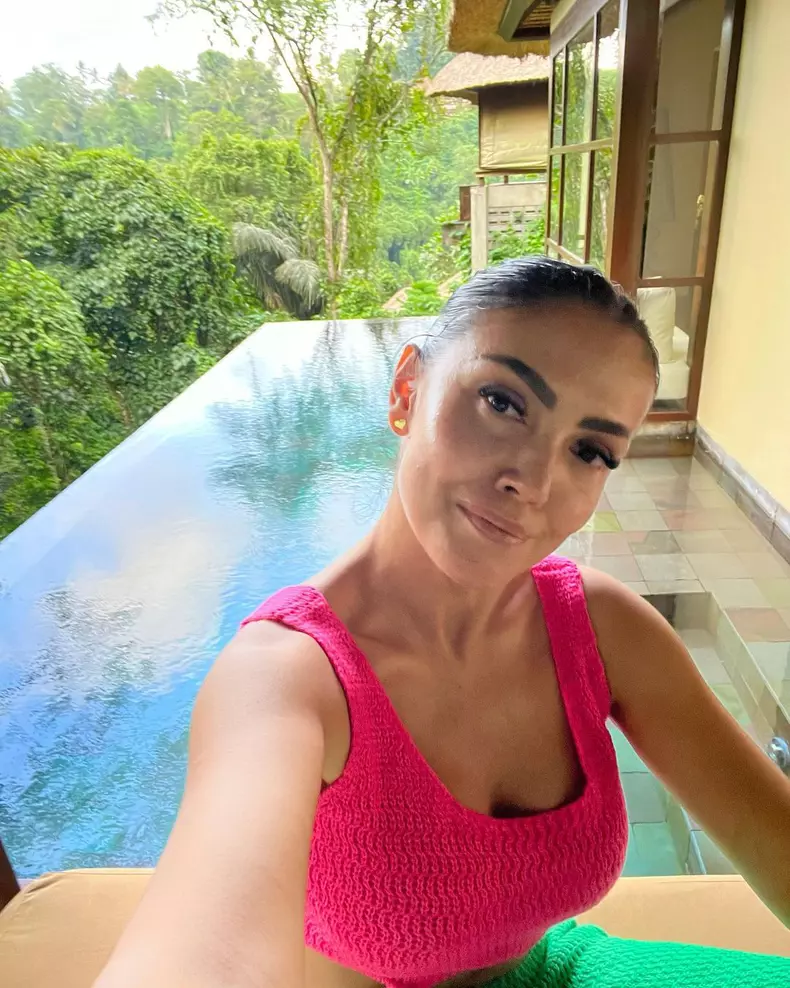 andreea mantea la piscina