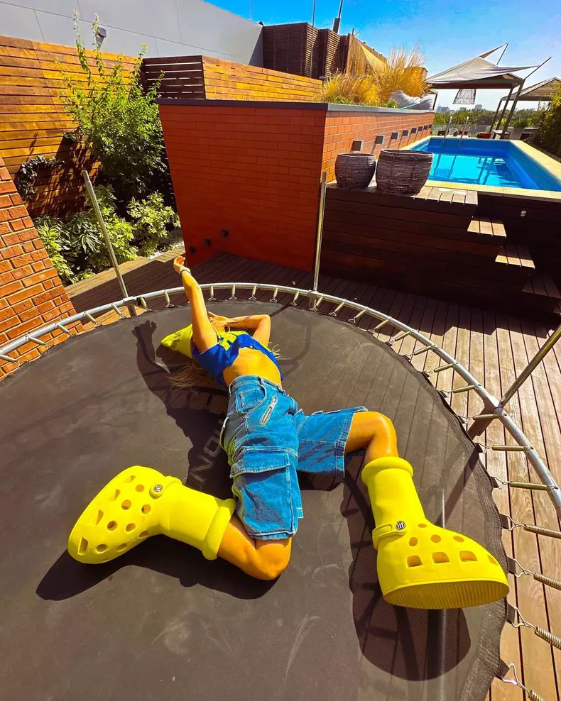 Delia Matache cizme galbene MSCHF Crocs