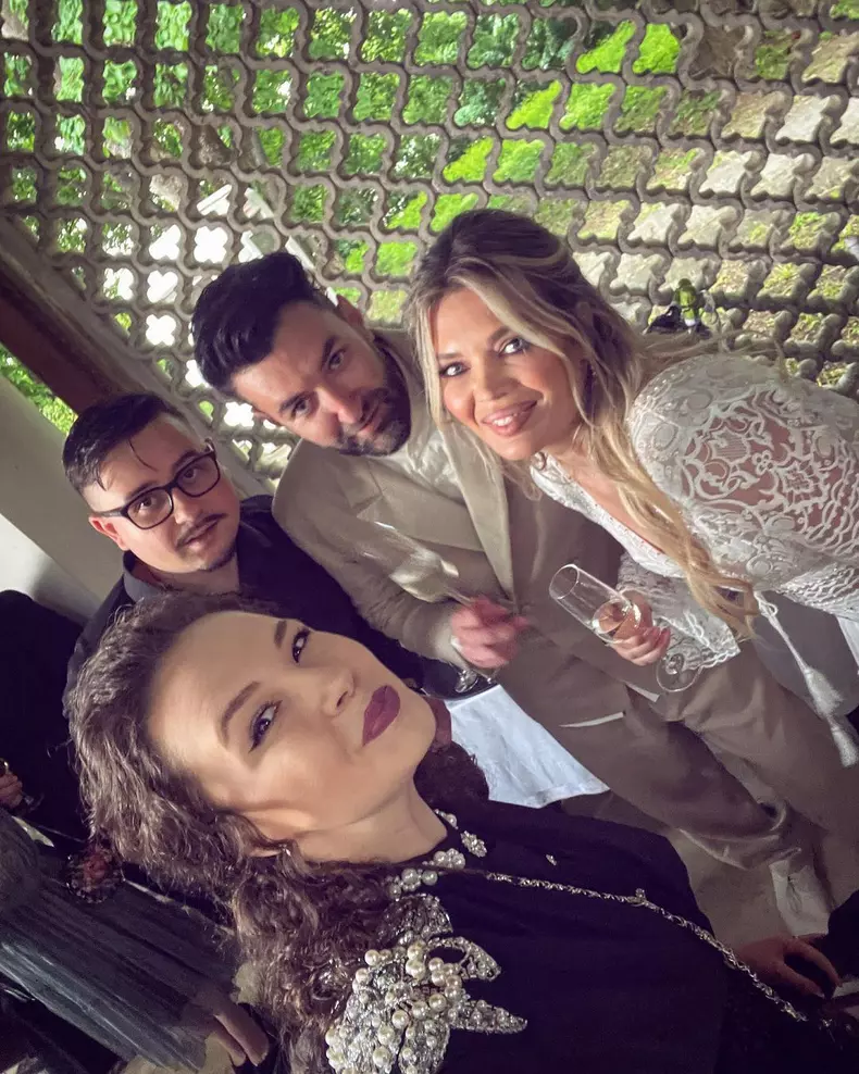 Alina Dincă Smiley Gina Pistol