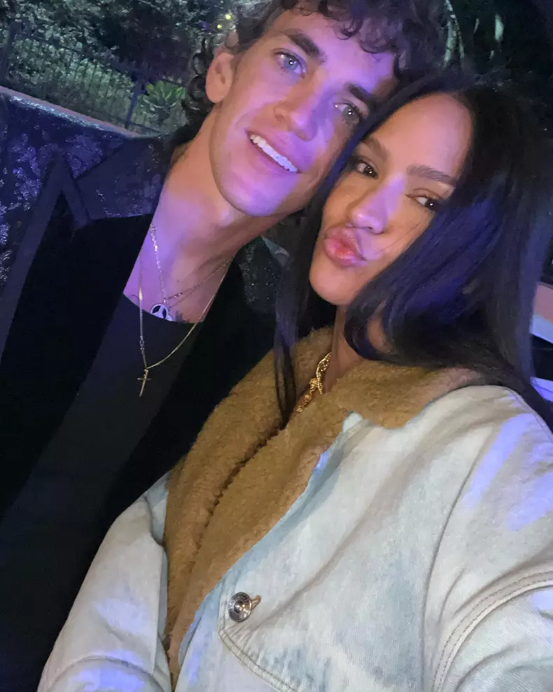 Cassie soț Alex Fine (5)