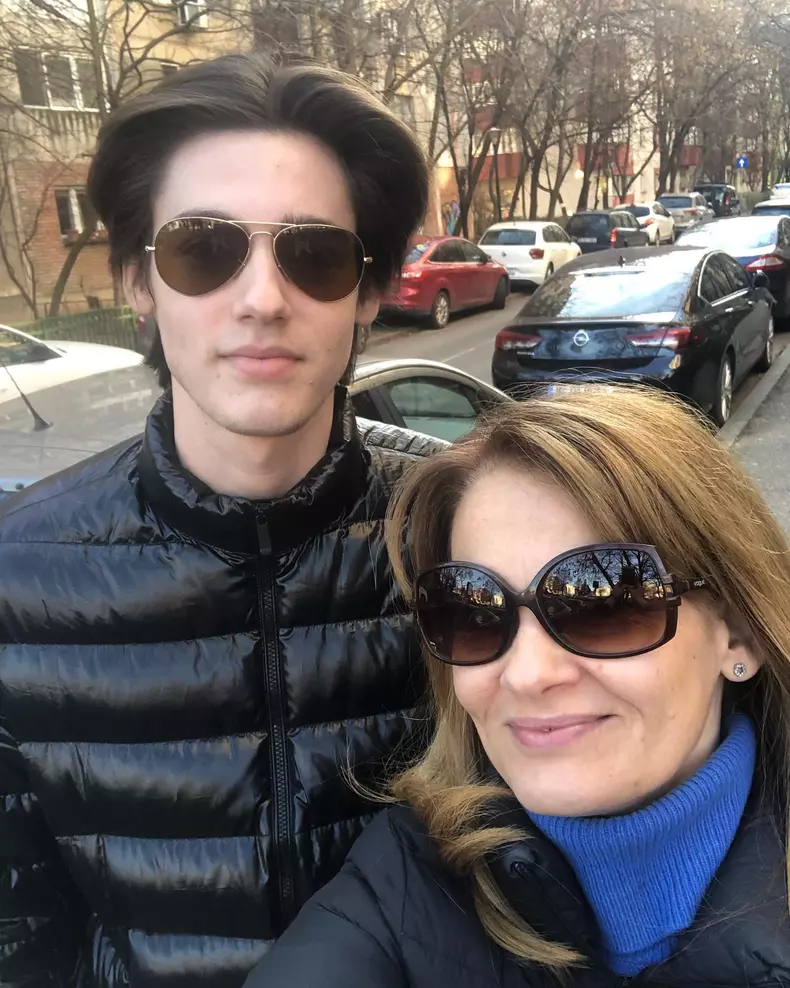 Elvira Deatcu cu fiul ei, Luca.