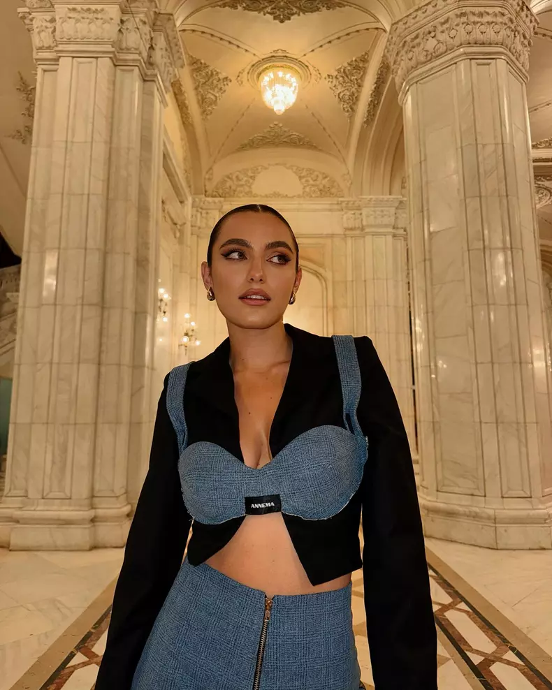 Alexia Eram și Aris