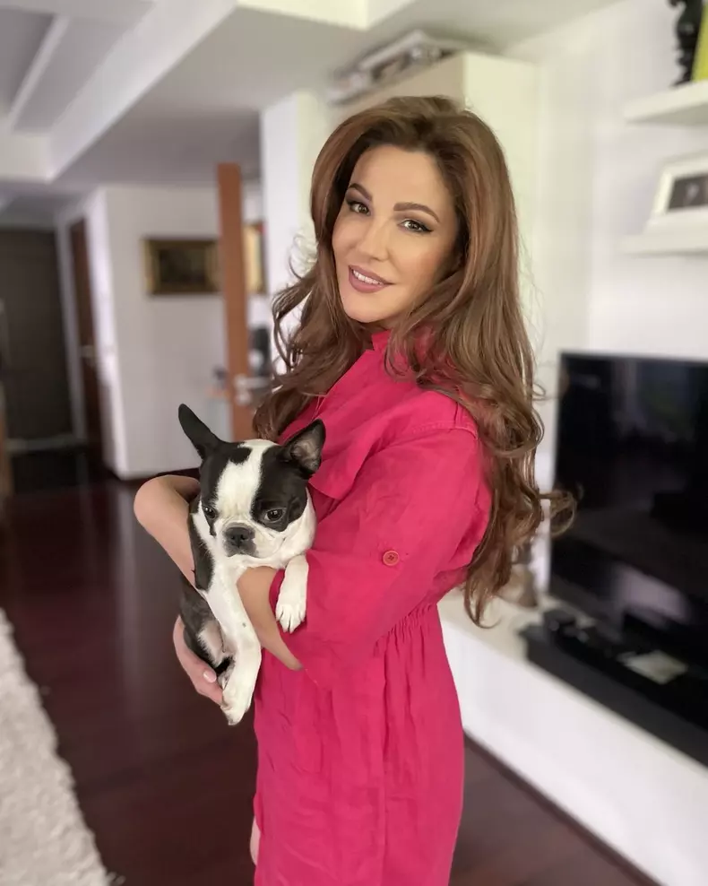 Oana Cuzino Instagram (8)