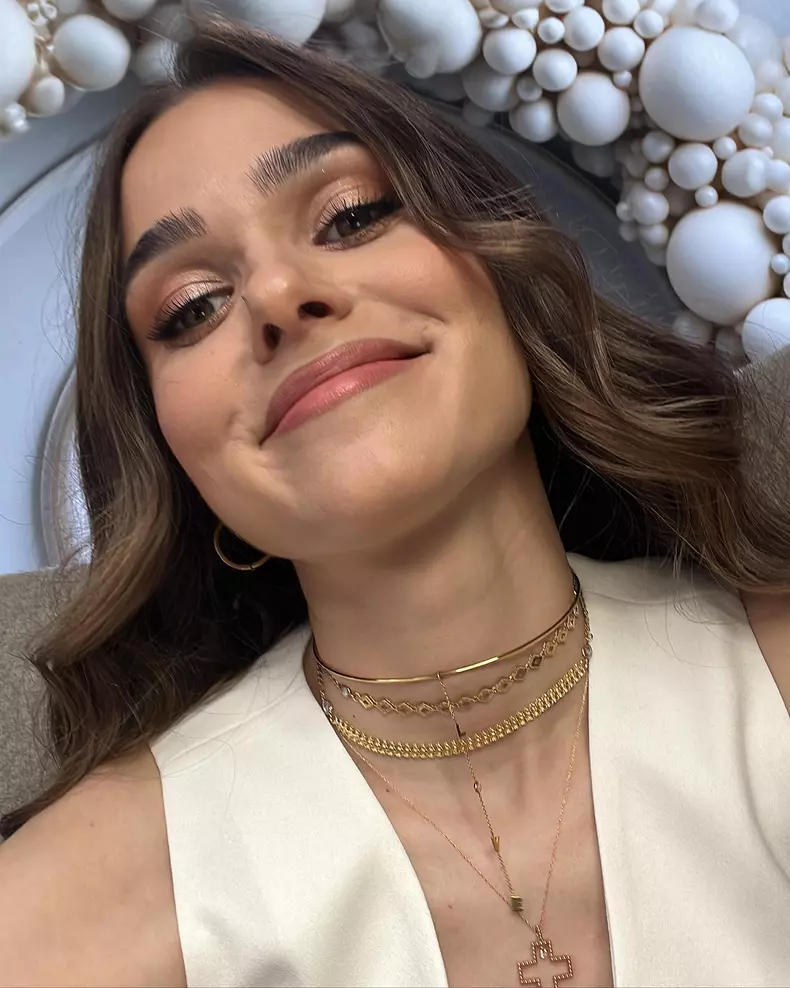 Theo Rose selfie Instagram