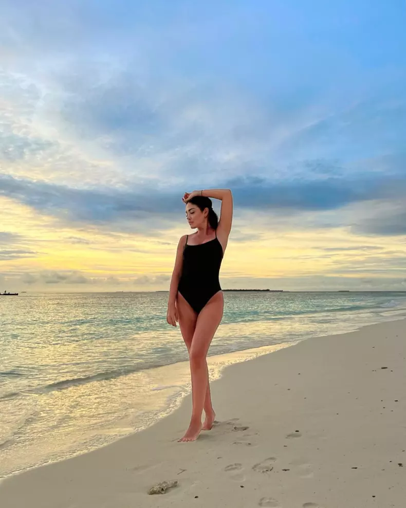 Andreea Mantea în costum de baie