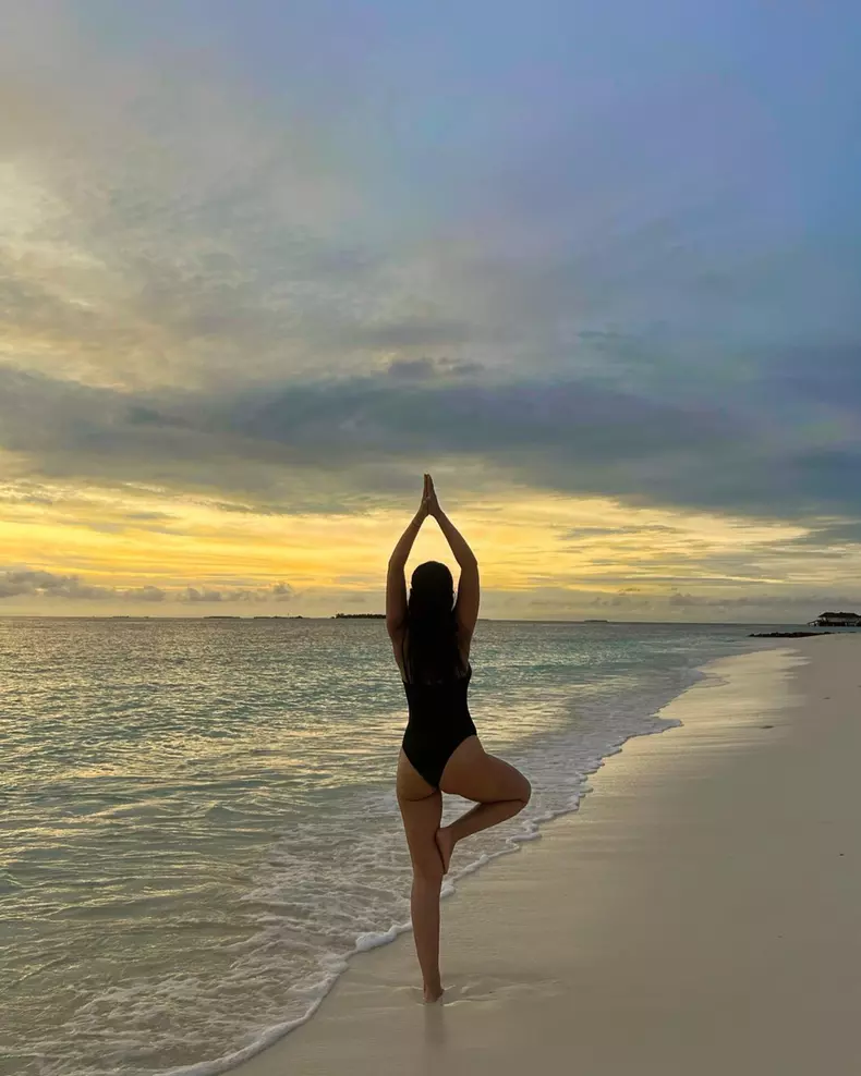 Andreea Mantea în costum de baie