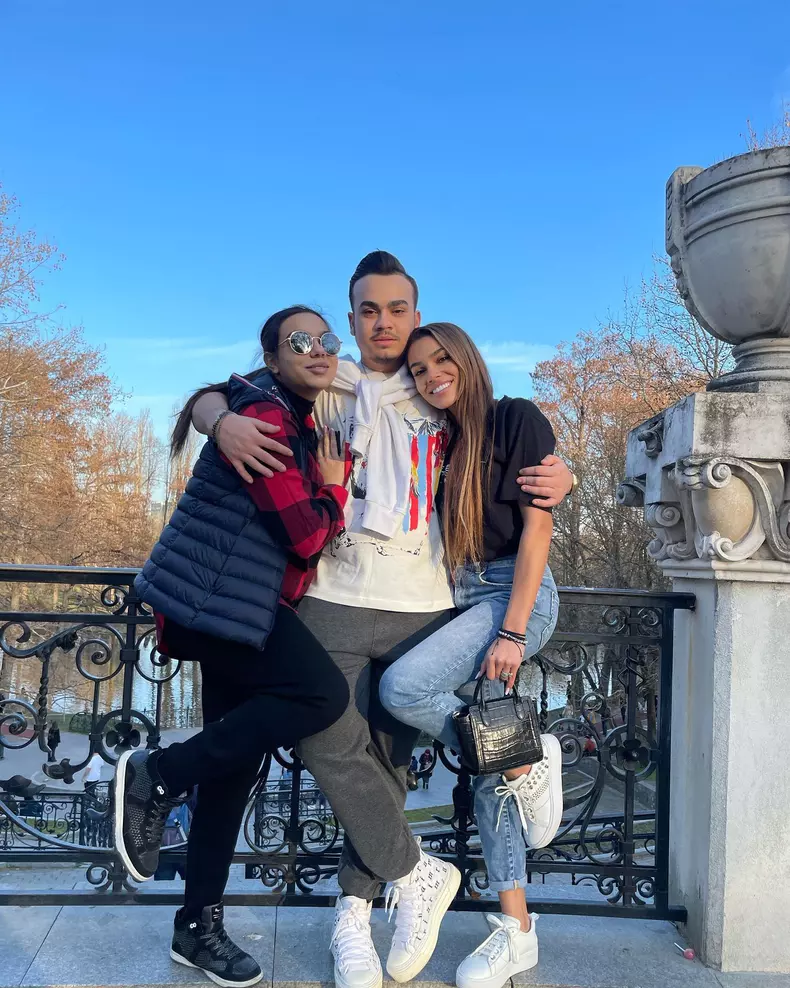 Carmen Simionescu, Adriana Simionescu și Adrian Jr. Simionescu