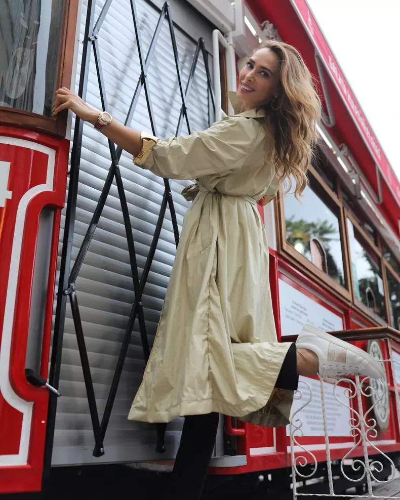 Iulia Vântur pictorial