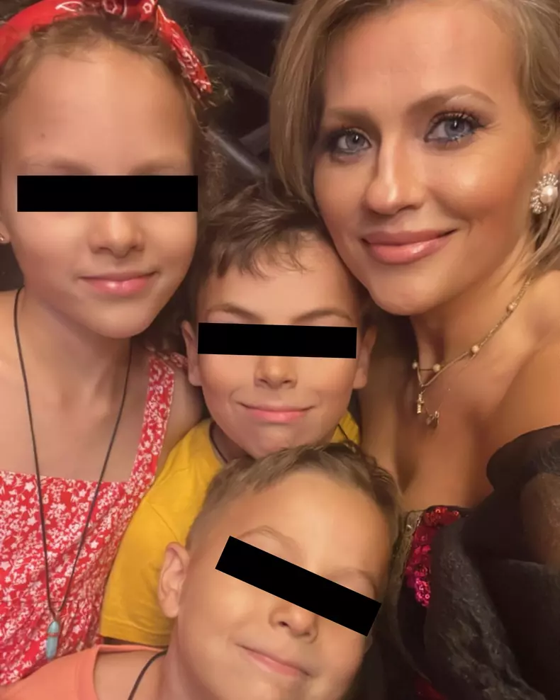 Mirela Vaida și copiii ei, Carla, Vladimir și Tudor