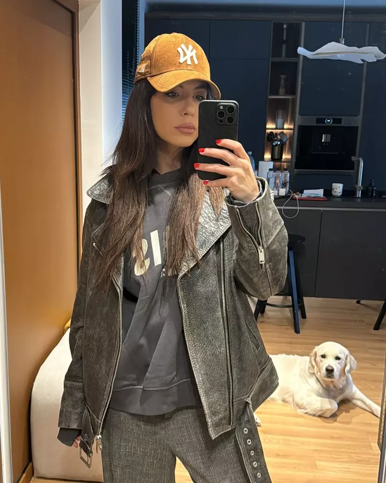 Sore Mihalache selfie în oglindă