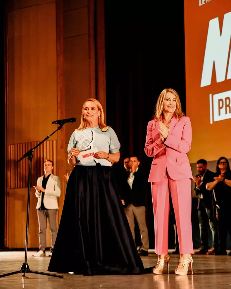 Andreea Esca și Nadia Comăneci la Sala Palatului, la premiera filmului „Nasty”