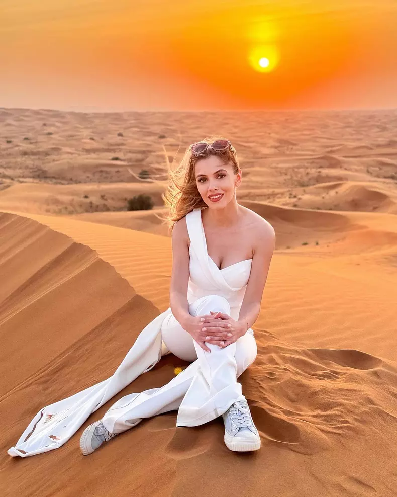 andreea-ibacka-in-desert