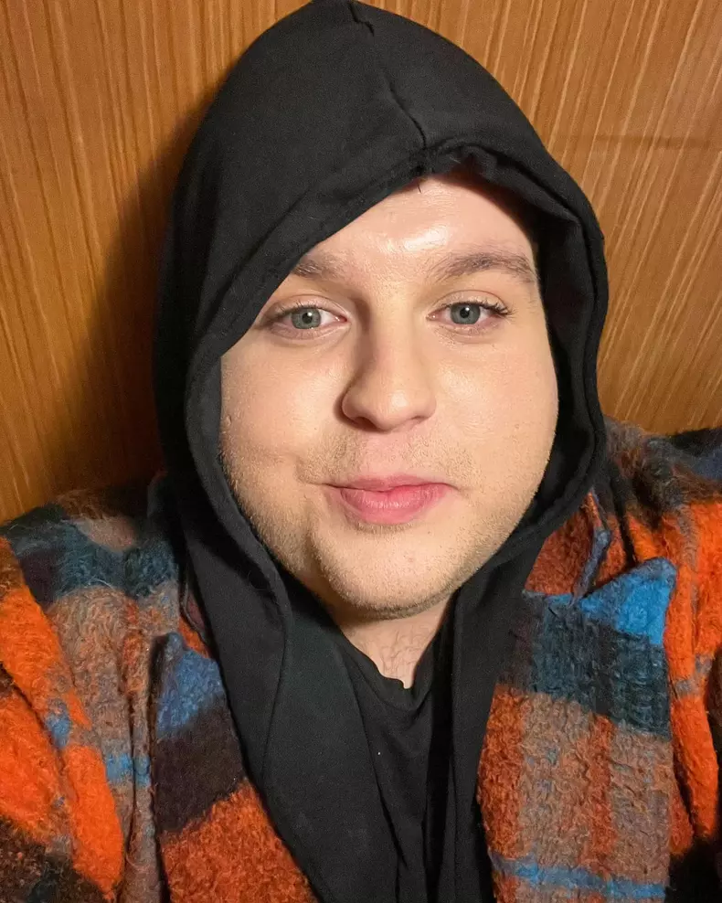 ionut-varodi-cu-gluga-pe-cap