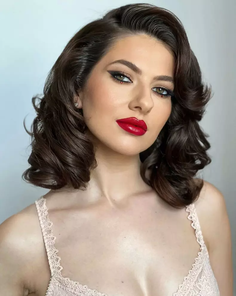 Lidia Buble brunetă/șatenă