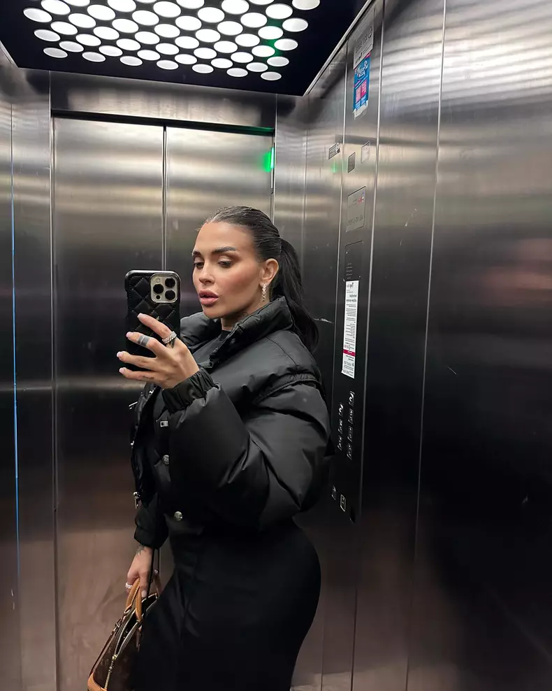 oana-radu-in-lift