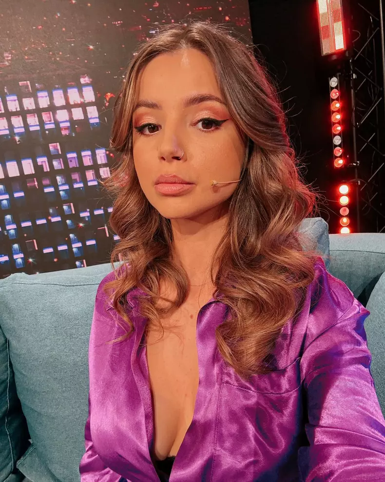 Ramona Dumitrescu la filmările „Săriți de pe fix!”