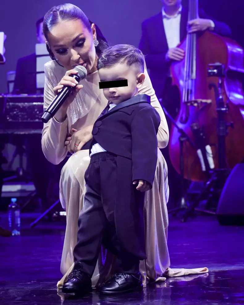 Vlăduța Lupău și fiul ei, Iair, la Sala Palatului