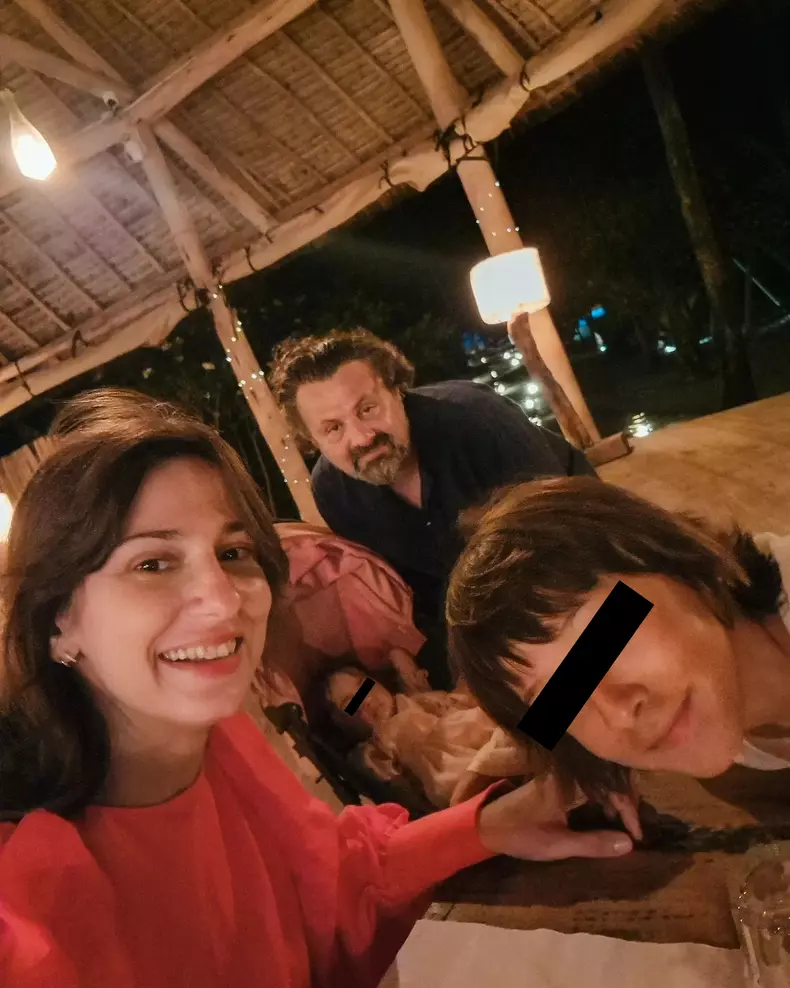 Dana Rogoz, soțul ei, Radu Dragomir, și copiii lor, Vlad și Lia