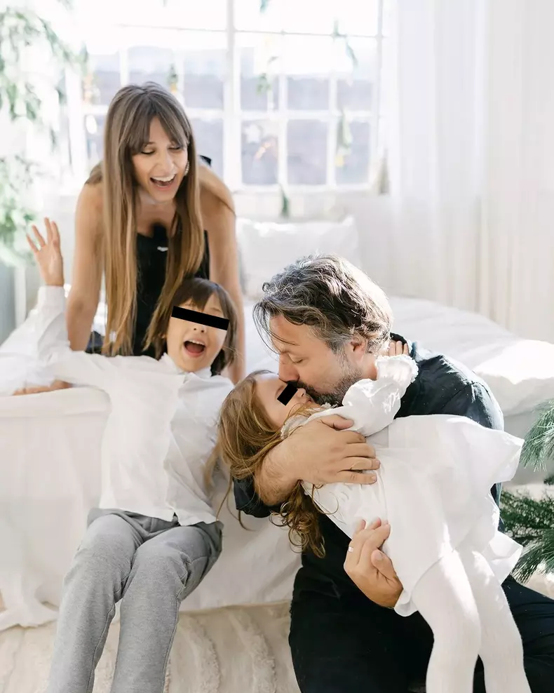 Dana Rogoz, soțul ei, Radu Dragomir, și copiii lor, Vlad și Lia